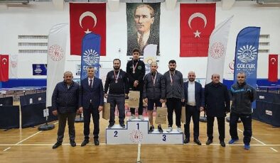 Gölcük’te Masa Tenisinin En İyi Sporsularu Belirlendi