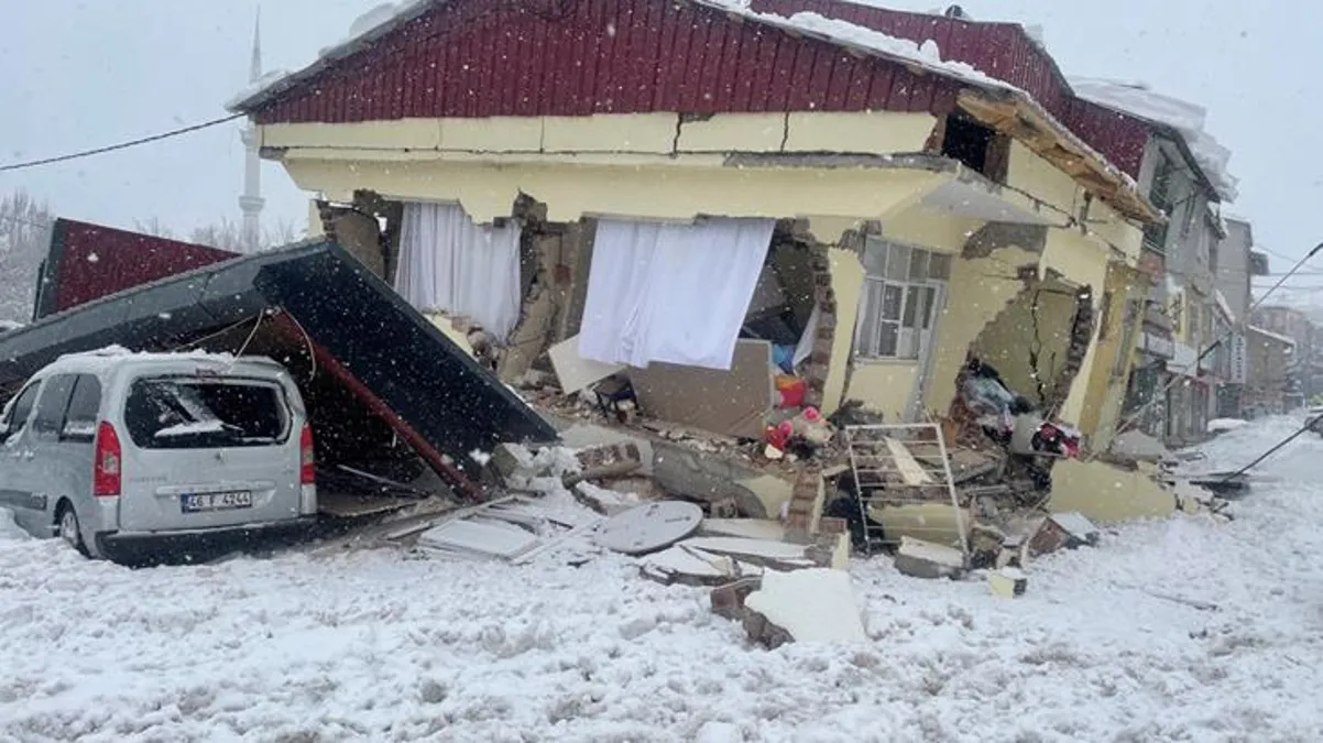 10 ili vuran deprem sonrası vicdanları sızlatan fırsatçılık! Kira ve battaniye fiyatlarına zam yaptılar