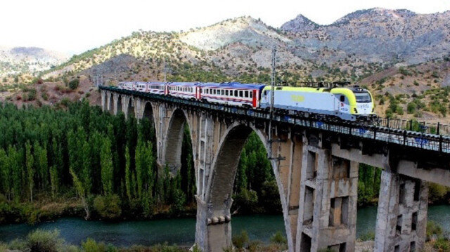 94 yıllık Alman Köprüsü depremde ayakta kaldı