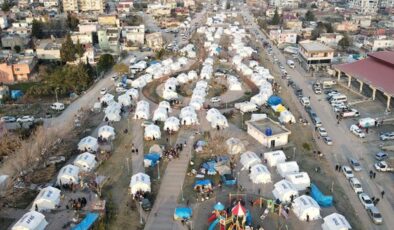 Deprem bölgesi Gaziantep’te 80 bin vatandaşın barınması için 17 bin çadır kuruldu