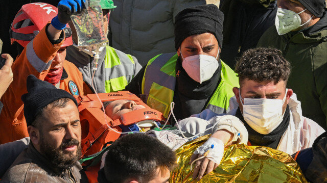 Depremin 11’inci gününde Aleyna enkazdan sağ çıkarıldı