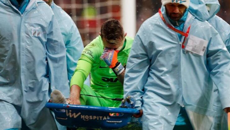 Galatasaray taraftarını yıkan kare! Muslera, Trabzonspor maçında sahadan sedyeyle ayrıldı