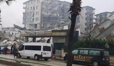 Hatay’da yıkılan 3 yıllık binanın müteahhidi konuştu: Her yer yıkıldı, benim binam mı mesele?