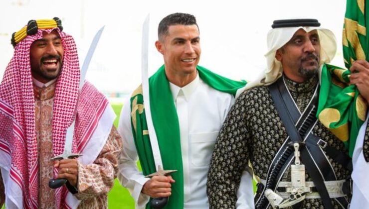 Hiç böyle görmemiştik! Cristiano Ronaldo’yu Suudi Arabistan’da şekilden şekle soktular