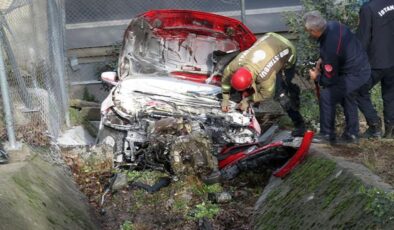 Hurdaya dönen otomobilden burnu bile kanamadan çıktı