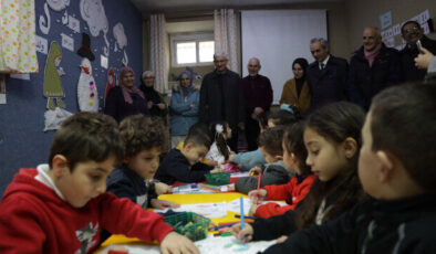 Kudüslü miniklerin kalbi Türkiye ile atıyor: Depremzedelere resimleriyle bağışta bulundular