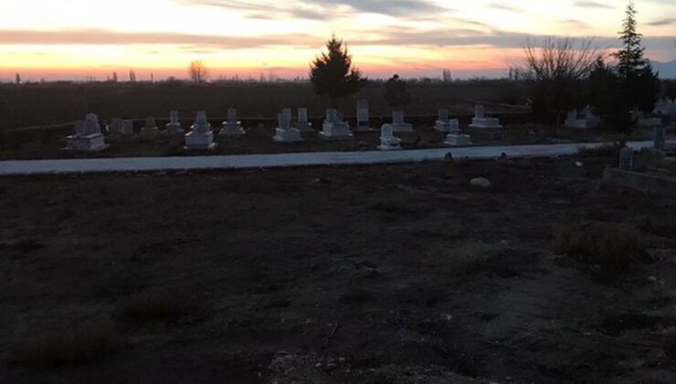 Mezarlıkta bedeninin yarısı toprağa gömülü cansız kadın bedeni bulundu