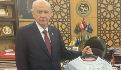 MHP lideri Devlet Bahçeli, Beşiktaş üyeliğinden istifa etti