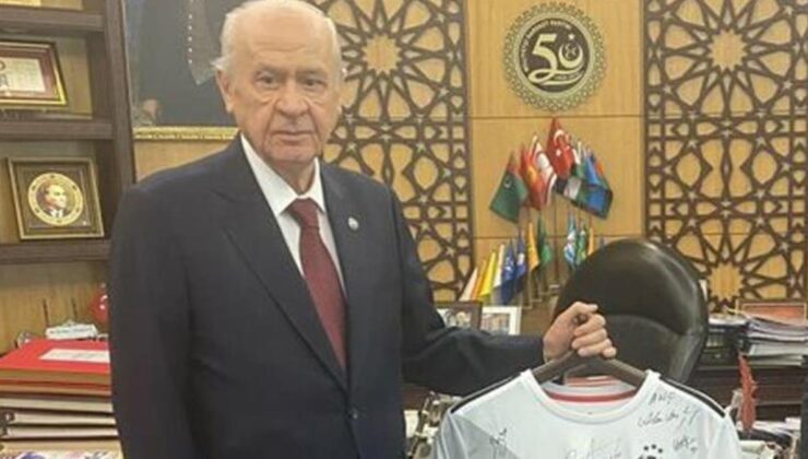 MHP lideri Devlet Bahçeli, Beşiktaş üyeliğinden istifa etti