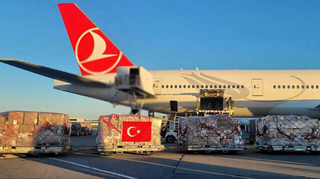 San Francisco’da depremzedeler için toplanan yardım malzemelerini THY teslim aldı