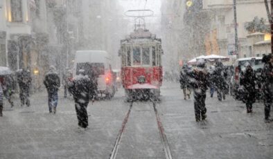 Vali Yerlikaya’dan kar yağışını bekleyen İstanbul için yeni uyarı: Pazar günü rüzgarın şiddeti 100 km’ye ulaşacak