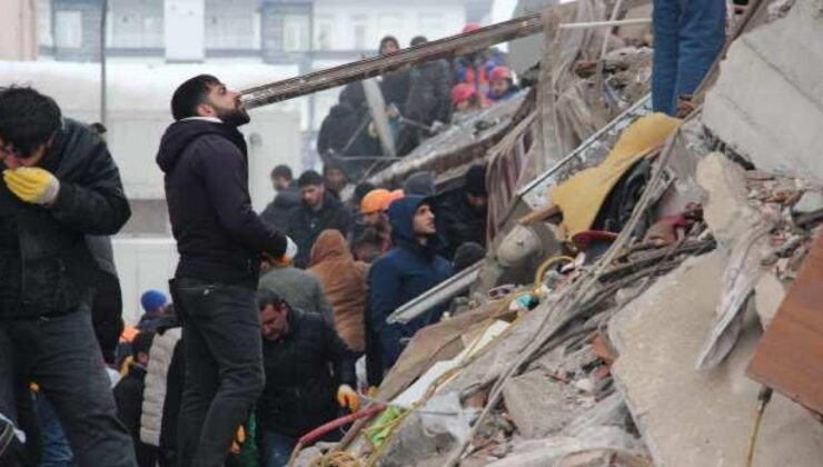 Yardım kuruluşları sahada: <strong>AFAD Deprem Bağış Hesapları</strong>