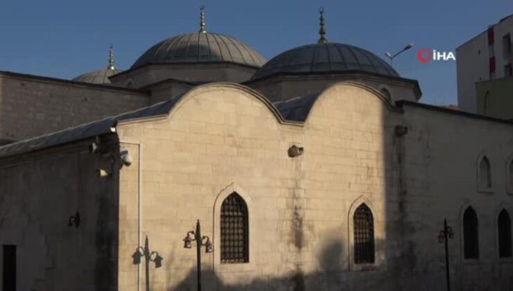9 asırlık tarihi Ulu Camii adeta depreme meydan okuyor
