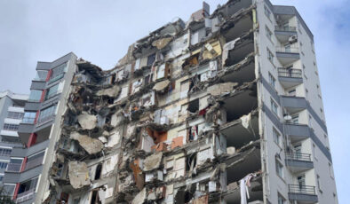 Adana’da yıkılan binanın müteahhidi kendini savundu: Depremde binanın yalnızca bir kısmı yıkıldı