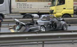 Ambarlı’da feci kaza! Makas atan araç tırın altına girdi