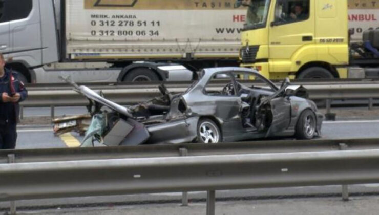 Ambarlı’da feci kaza! Makas atan araç tırın altına girdi