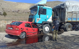 Ankara’da otomobil tırın altında kaldı: 1 ölü