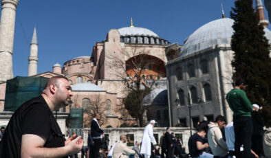 Ayasofya-i Kebir Camisi’nde Ramazan’ın ilk cuma namazı kılındı