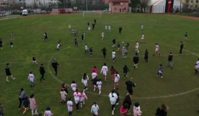 Bartın’da depremzede 100 çocuk, gösteri maçını 2-0 kazandı