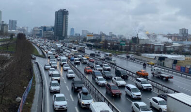 Basın Ekspres yolunda oluşan trafik sürücülerin çilesi haline geldi