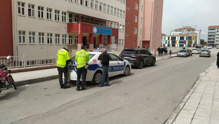 Çorum’da yolun karşısına geçmek isteyen çocuğa otomobil çarptı