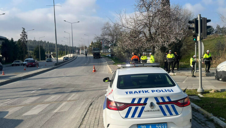 Denizli’de yaya geçidinde araç çarpan genç hayatını kaybetti