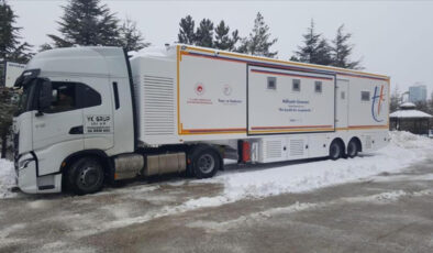 Deprem bölgelerinde tapu işlemleri mobil tırda