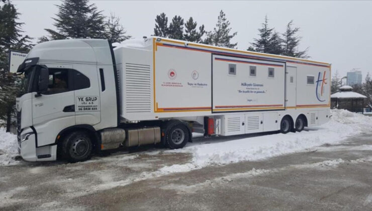 Deprem bölgelerinde tapu işlemleri mobil tırda