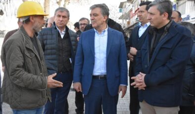 Deprem bölgesini karış karış gezen Abdullah Gül, gözlemlerini paylaştı: Devletin tüm organları büyük bir çalışma içerisinde