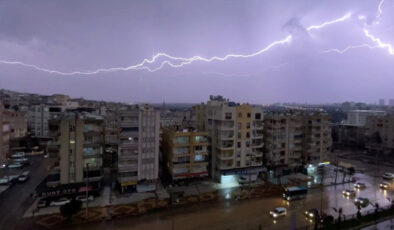 Deprem ve sel bölgesi Şanlıurfa’da sağanak yağış yeniden başladı