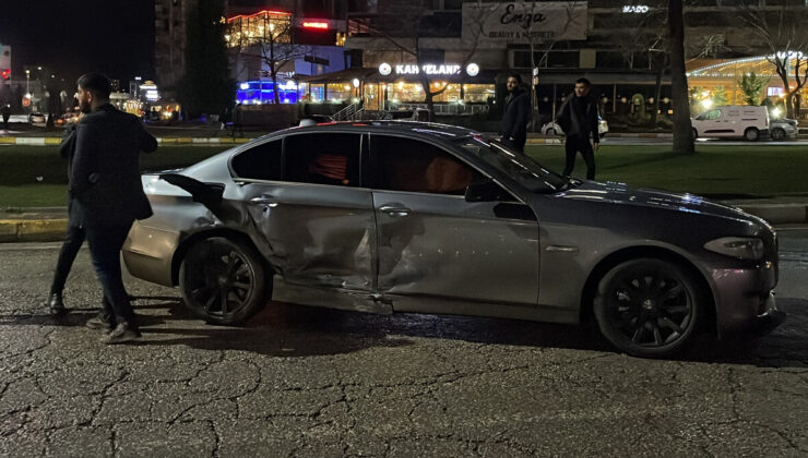 Elazığ’da hafif ticari araç ile lüks otomobil çarpıştı: 5 yaralı