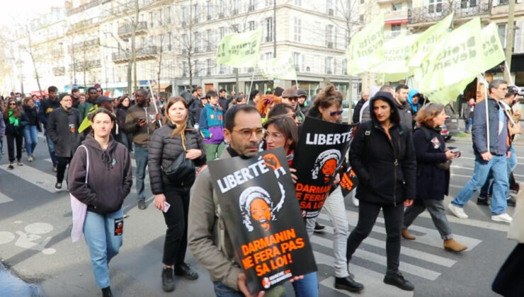 Fransa’da göç yasası protesto edildi