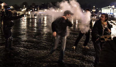 Fransızlar emeklilik yaşının uzatılmasına karşı protestolarına devam ediyor