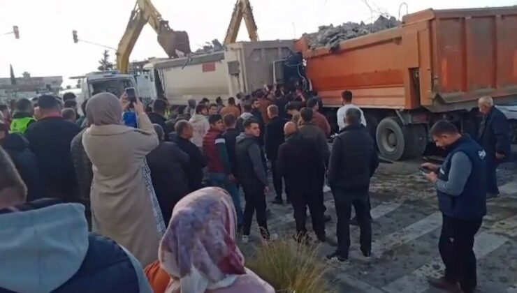 Hatay’da deprem hafriyatı taşıyan kamyon kazaya neden oldu: 6 yaralı