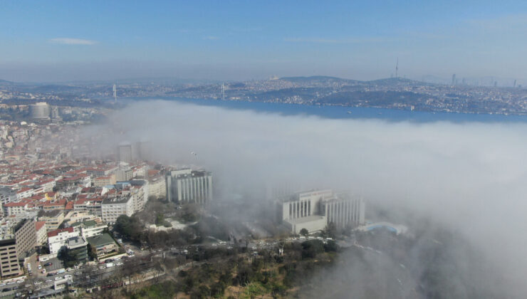 İstanbul Boğazı’nı sis bastı