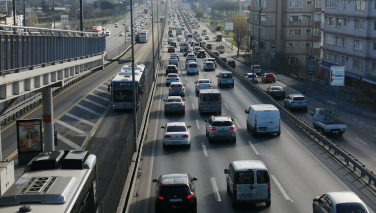 İstanbul haftanın ilk gününe yoğun trafikle başladı