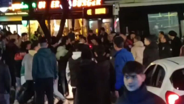 İstanbul’da asker uğurlayan gruplar arasında kavga