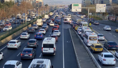 İstanbul’da haftaya yoğun trafikle başlandı