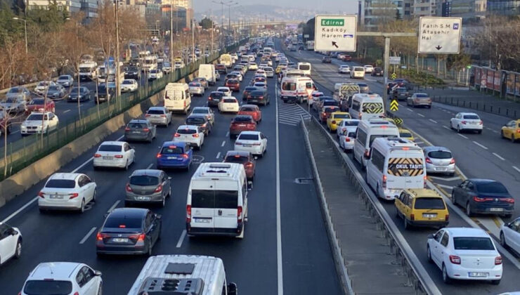 İstanbul’da haftaya yoğun trafikle başlandı