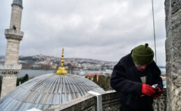 İstanbul’da mahyalar camilere asılmaya başlandı