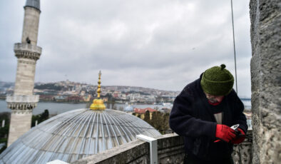 İstanbul’da mahyalar camilere asılmaya başlandı