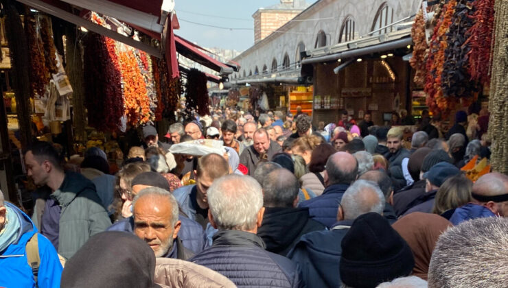 İstanbul’da Ramazan hazırlığı! Eminönü’nde yoğunluk başladı…