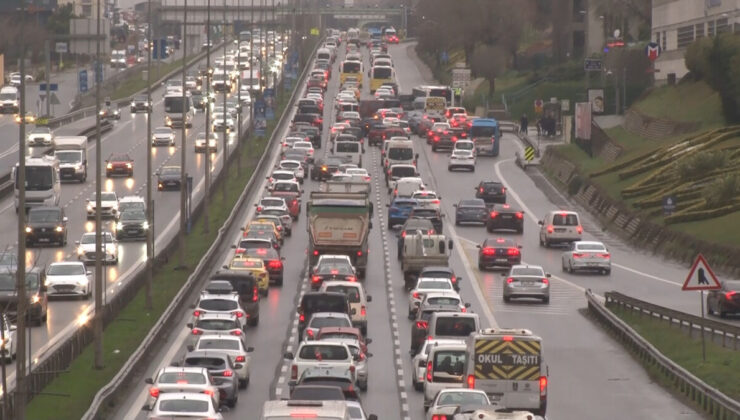 İstanbul’da trafik! Yoğunluk yüzde 70’i geçti