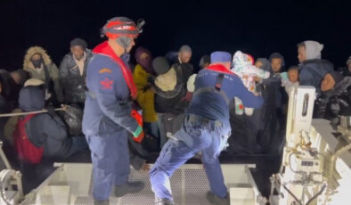 İzmir açıklarında 59 düzensiz göçmen kurtarıldı