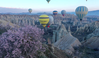 Kapadokya’ya bahar geldi! Sıcak hava balon turları yeniden başladı