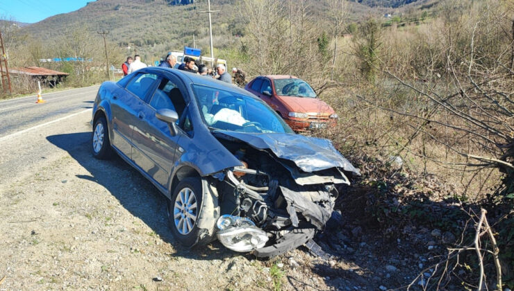 Karabük’te trafik kazası! İki otomobilin çarpıştığı kazada yaralılar var