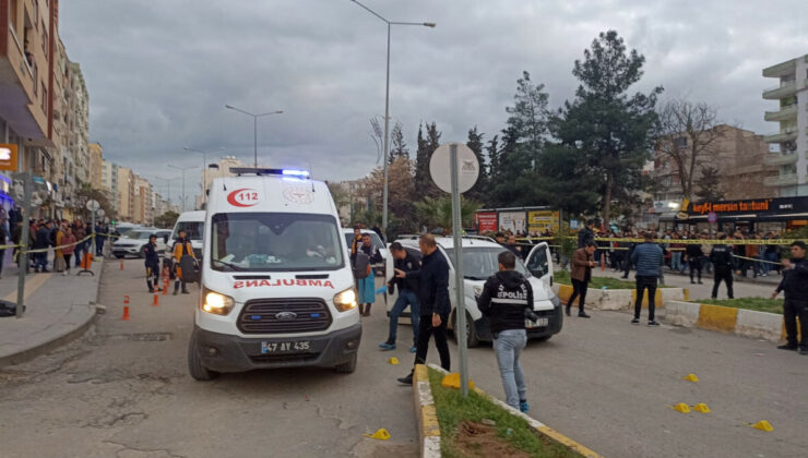 Mardin’de kırmızı ışıkta beklerken silahlı saldırıda ölen kardeşlere veda