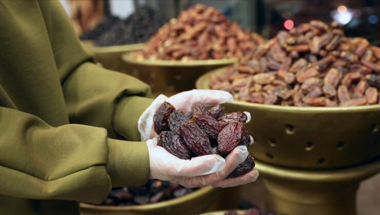 Ramazan ayının vazgeçilmezi hurma tezgahlardaki yerini aldı