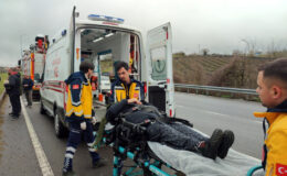 Sakarya’da takla atan otomobilde sıkışan kadın sürücü yaralandı