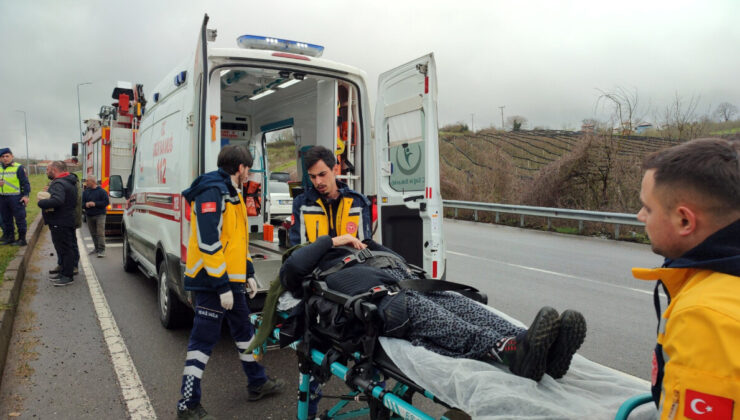 Sakarya’da takla atan otomobilde sıkışan kadın sürücü yaralandı